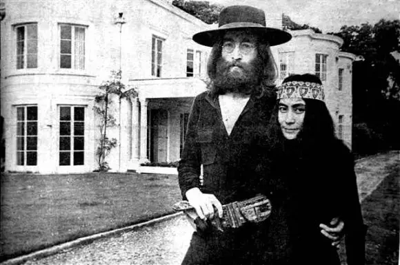 John Lennon and Yoko Ono at The Beatles' final photography session, Tittenhurst Park, 22 August 1969