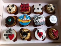 beatles-cupcakes_191458.jpg