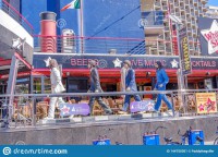 beatles-statues-outside-white-star-pub-benidorm-costa-blanca-spain-th-march-144750301.jpg