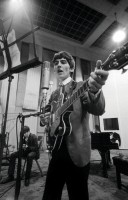 Rare-photographs-of-The-Beatles-at-Abbey-Road-1963-11.jpg