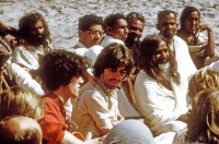 George-Harrison-with-the-Maharishi-at-right-in-India-in-1968.jpg